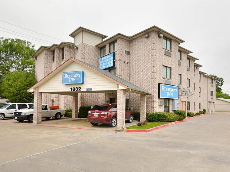 בית מלון כפרי Rodeway Inn Carrollton I 35e