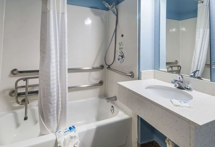 בית מלון כפרי Rodeway Inn Carrollton I 35e