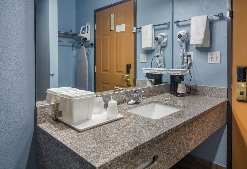 בית מלון כפרי Rodeway Inn Carrollton I 35e