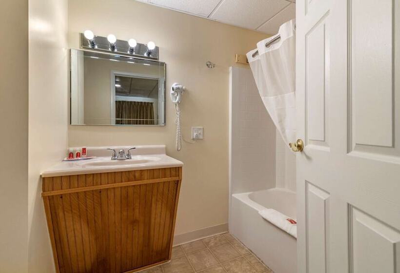 هتل Rodeway Inn Lake George Outlets
