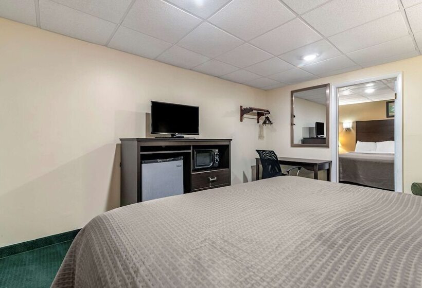 هتل Rodeway Inn Lake George Outlets