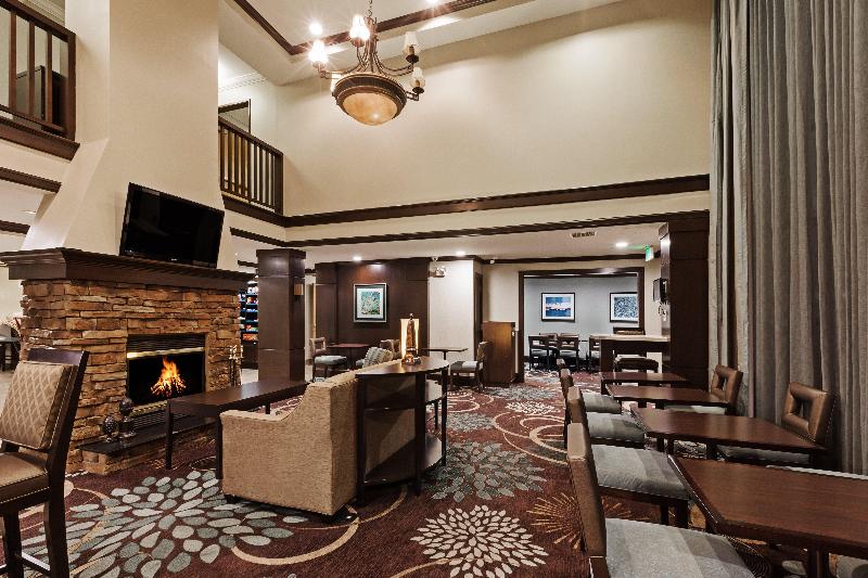 Hotel Staybridge Suites Tulsawoodland Hills