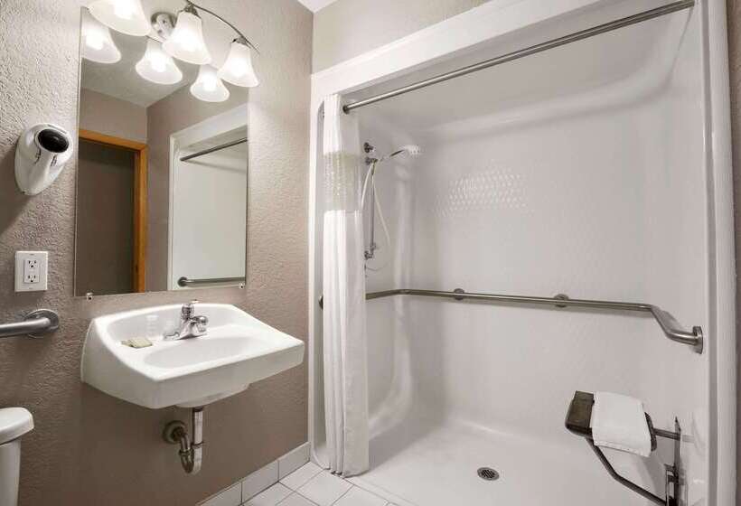 هتل Super 8 By Wyndham Green Bay I43 Bus. Park