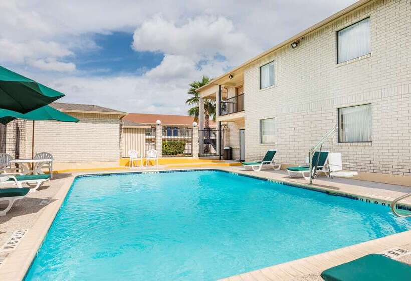 ホテル Super 8 By Wyndham San Antonio At I10