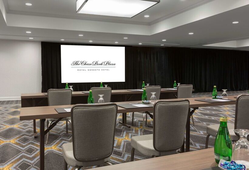هتل The Royal Sonesta Chase Park Plaza St. Louis
