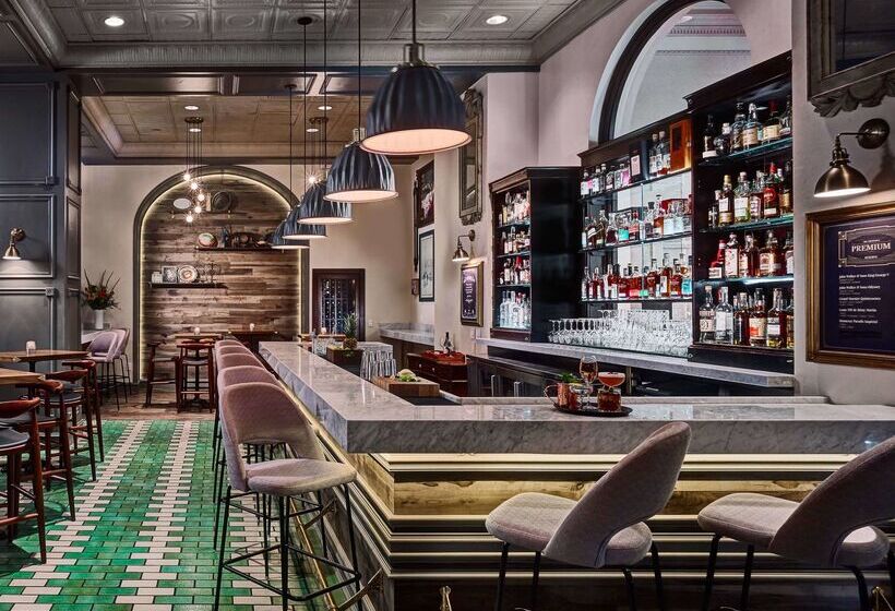 هتل The Royal Sonesta Chase Park Plaza St. Louis