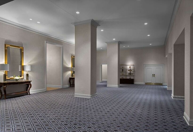 هتل The Royal Sonesta Chase Park Plaza St. Louis