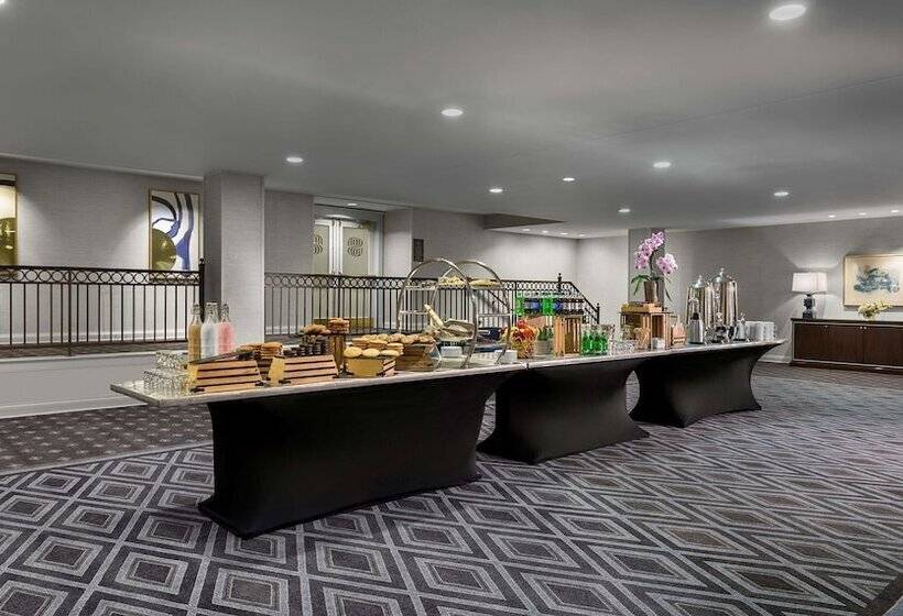 هتل The Royal Sonesta Chase Park Plaza St. Louis