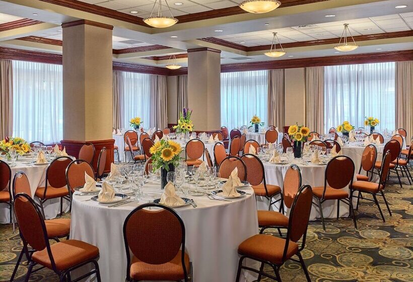 هتل The Royal Sonesta Chase Park Plaza St. Louis