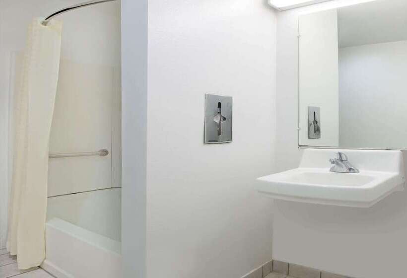 Microtel Inn & Suites By Wyndham Garland/dallas