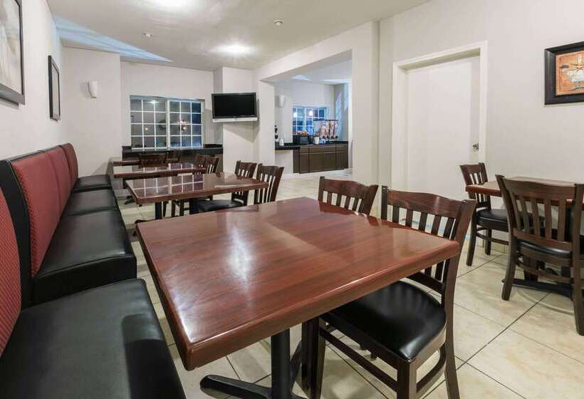 Microtel Inn And Suites Lafayette