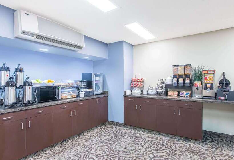 Microtel Inn & Suites By Wyndham Seneca Falls