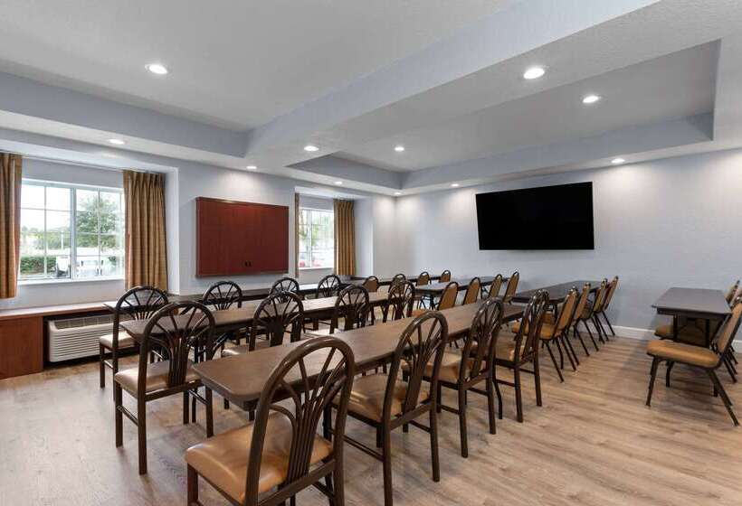 Microtel Inn And Suites   Zephyrhills