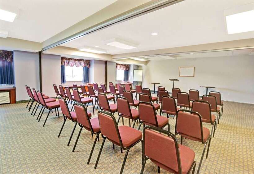 מוטל Microtel Inn & Suites By Wyndham Detroit Roseville