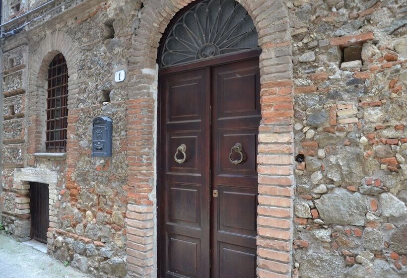 مبيت وإفطار La Roccia