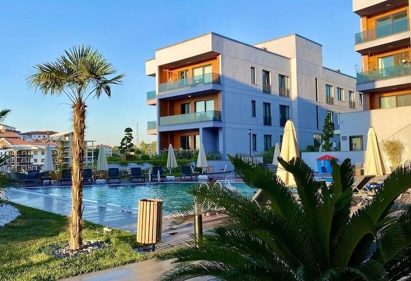 Green Hills Suites