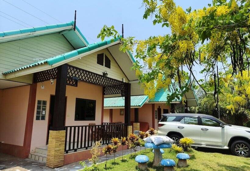 هتل Chum Phae Lagoon Resort