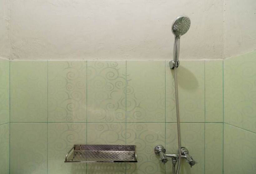 Отель Reddoorz Near Cikampek Mall Karawang