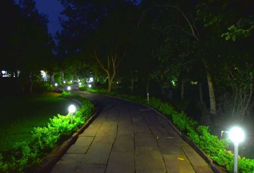 酒店 Vraksh Resort