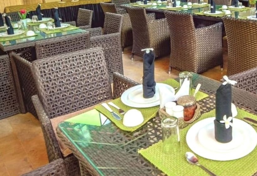 酒店 Vraksh Resort
