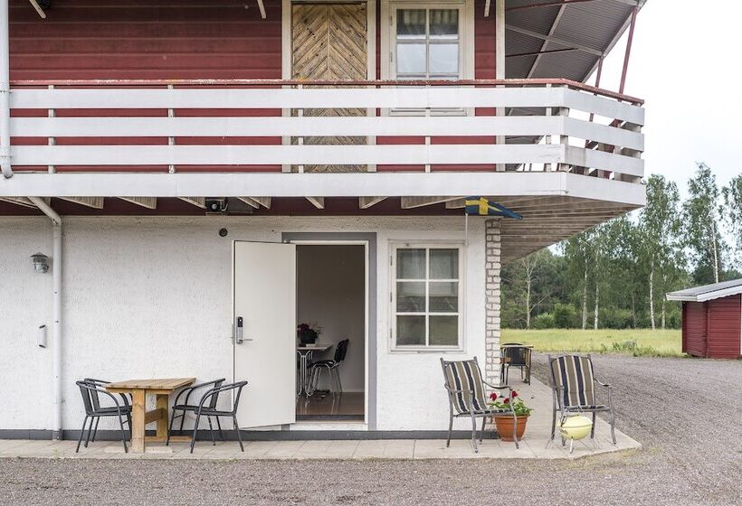 Tallbackens Gård & Vandrarhem   Hostel