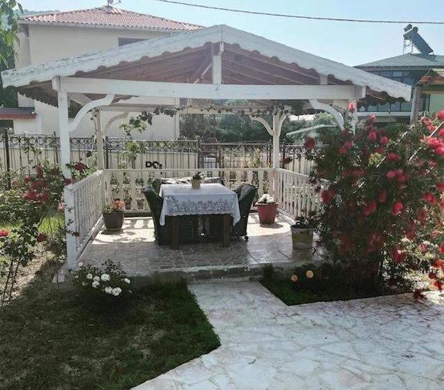 تختخواب و صبحانه Adasu Otel