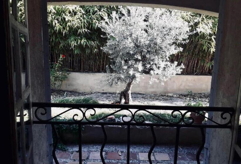 تختخواب و صبحانه La Gracette