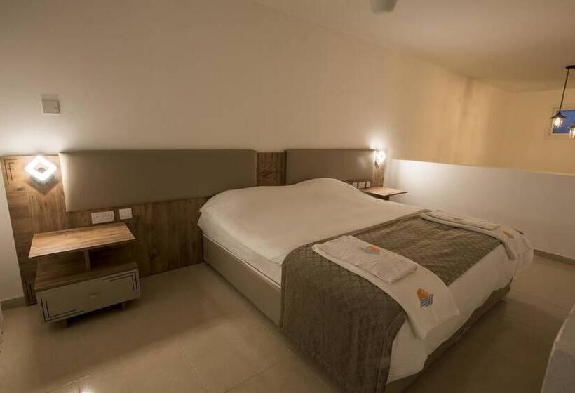 Deniz Airport Suites