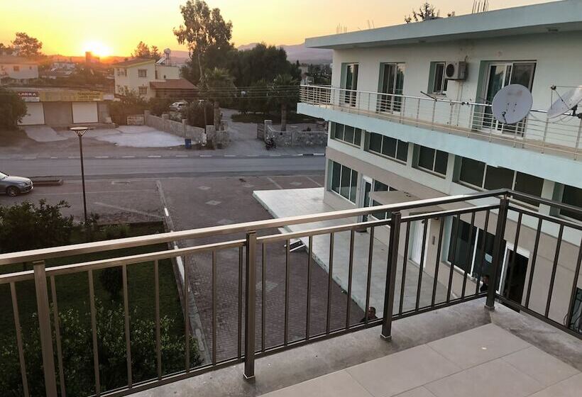 Deniz Airport Suites