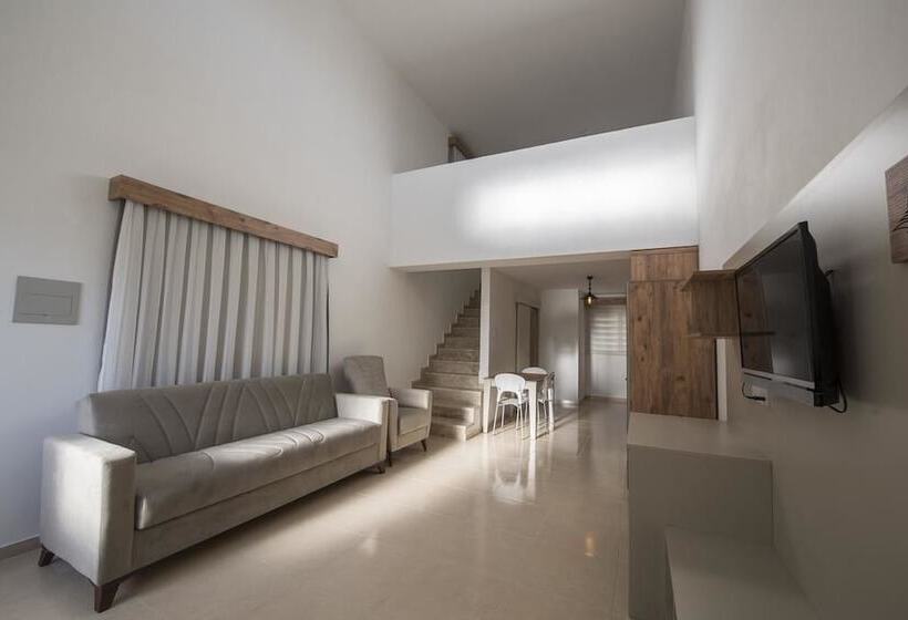 Deniz Airport Suites