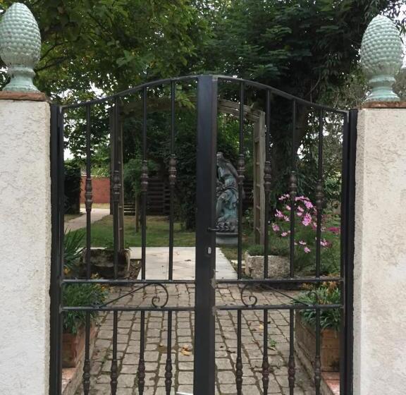 Domaine Des Monges