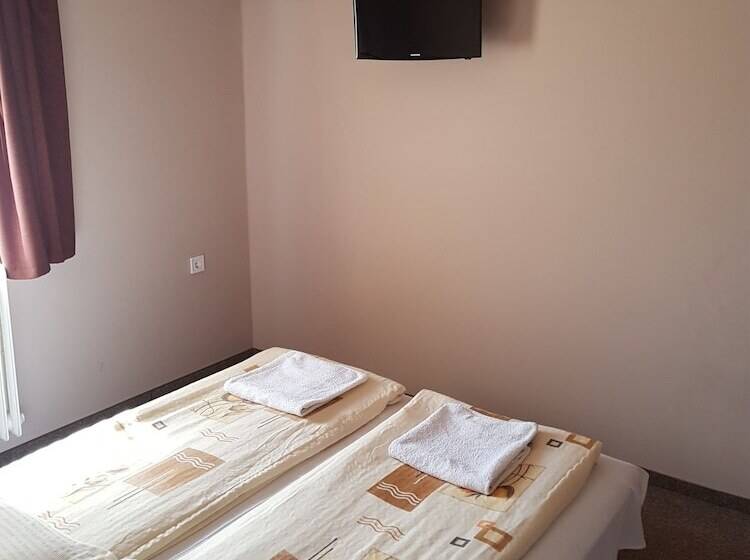 Forró Fogadó & Bauer Bistro