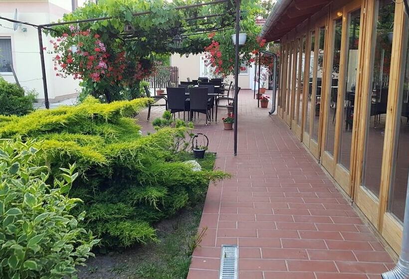 Forró Fogadó & Bauer Bistro