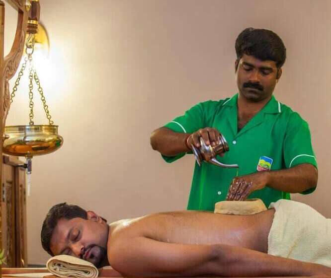 호텔 Ayurvedic Village