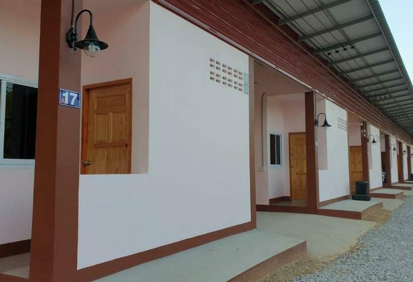 Hotel Baan Suan Chiva Saran