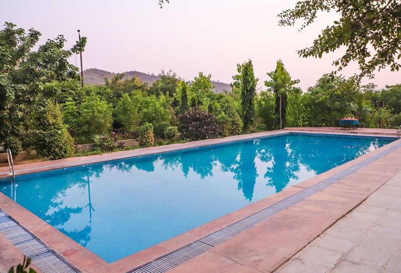 فندق Sariska Farms & Adventure