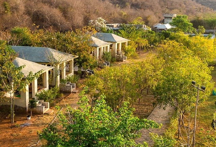 فندق Sariska Farms & Adventure