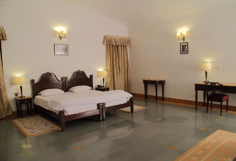 فندق Jhadol Safari Resort