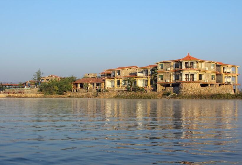 فندق Jhadol Safari Resort