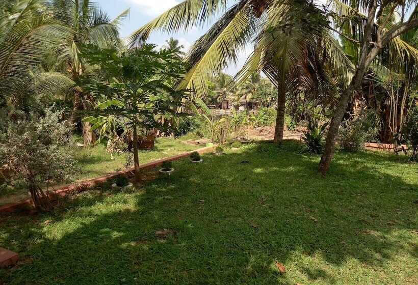 Отель Lake Garden Villa Kelaniya