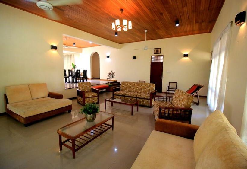 Отель Lake Garden Villa   Kelaniya