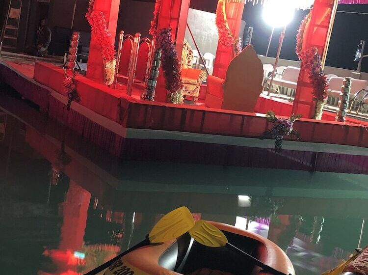 فندق Natraj & Resort