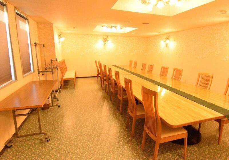 Отель New White House