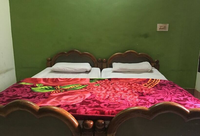ホテル New White House Tikamgarh