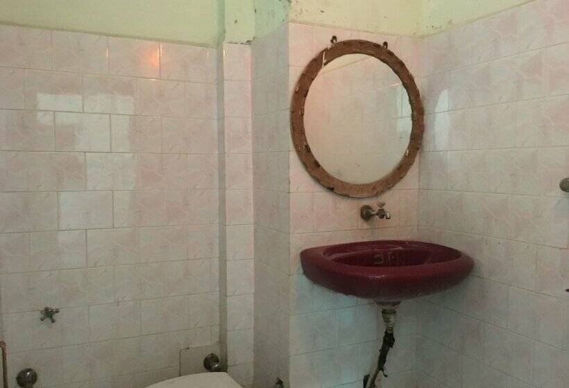 Отель New White House Tikamgarh