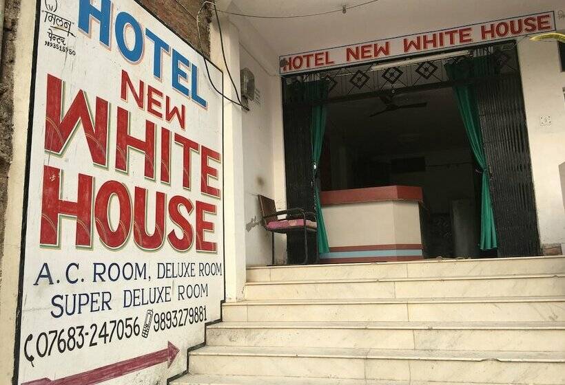 ホテル New White House Tikamgarh