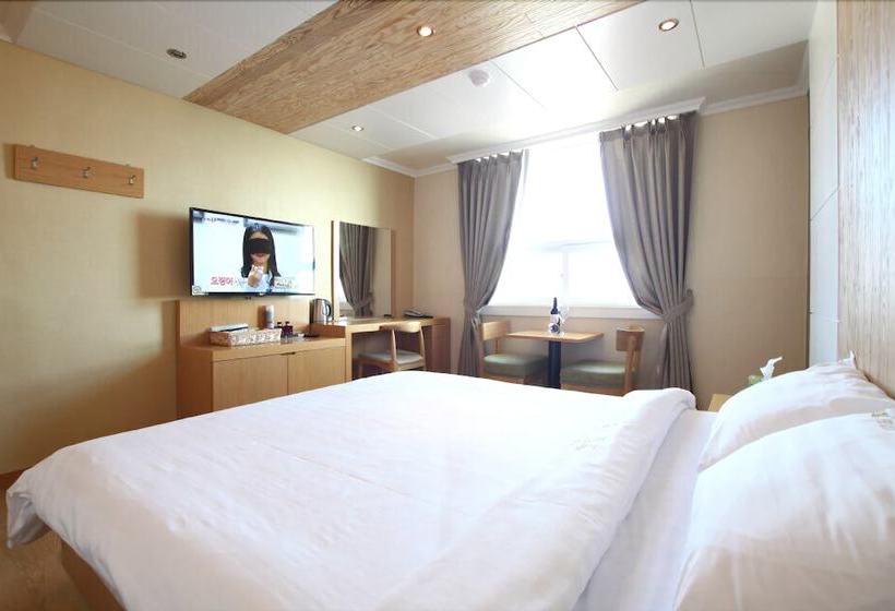 Prada Hotel & Pension