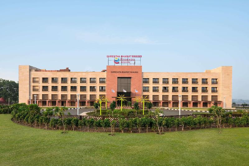 Отель Ramada Encore By Wyndham Statue Of Unity