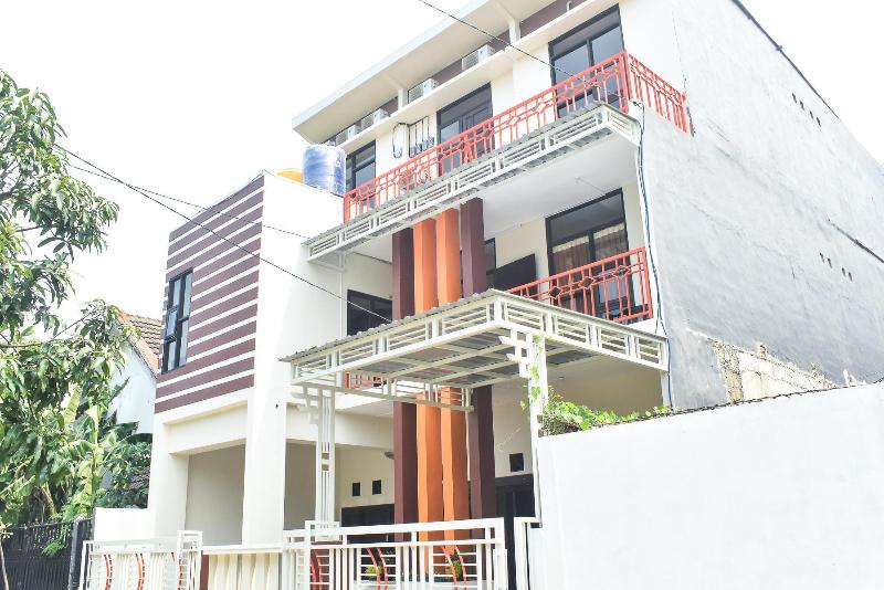 هتل Reddoorz Syariah Near Gelora Delta Sidoarjo 2