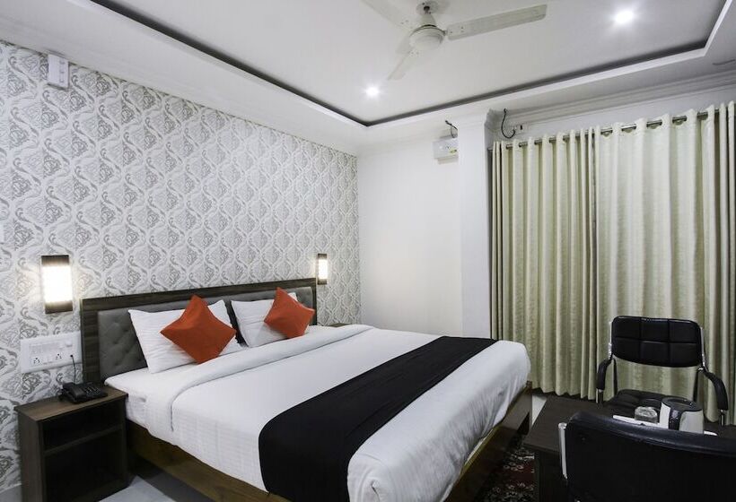 Отель Rich Fort By Oyo Rooms